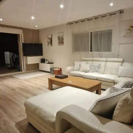 Villa Avec Piscine Proche De La