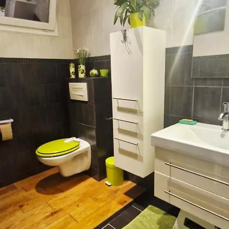 Avec Piscine Proche De La Villa *